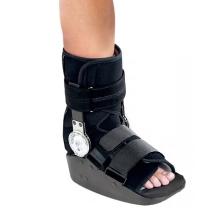 Walker Boot MaxTrax™ Non-Pneumatic Adult Medium Short