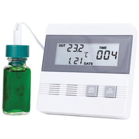 Digital Thermometer Traceable® Fahrenheit / Celsius -40° to +176°F (-40° to +80°C) Bottle Probe Flip-out Stand / Wall Mount Battery Operated